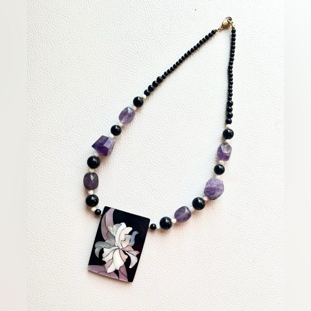 Vintage Lee Sands Black‎ beads, Amethyst, Mother of Pearl Flower necklace!
